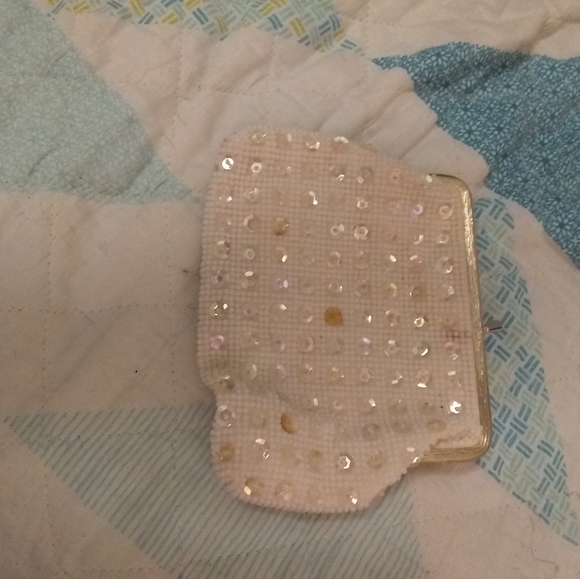 White lady's Carry Bag - Picture 2 of 3